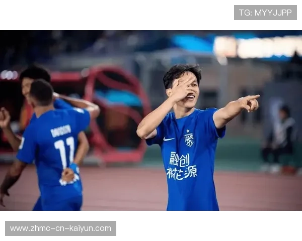 球队在赛场上通过快速反击多次打穿对方防线 球队在赛场上通过快速反击多次打穿对方防线